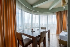 In-room safe, soundproofing, free WiFi, bed sheets - City Live Hotel (Antalya)