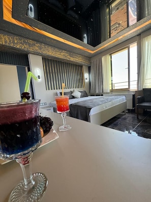 ห้องแกรนด์ | ตู้นิรภัยในห้องพัก, ห้องเก็บเสียง, Wi-Fi ฟรี, ผ้าปูที่นอน