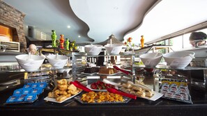 Petit déjeuner continental (10 EUR par personne)