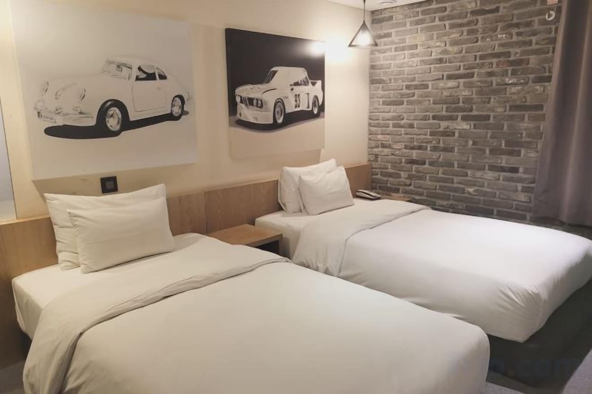 Standard Twin Room