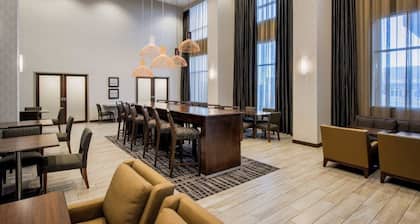 Hampton Inn & Suites by Hilton, Airdrie, AB, Canada
