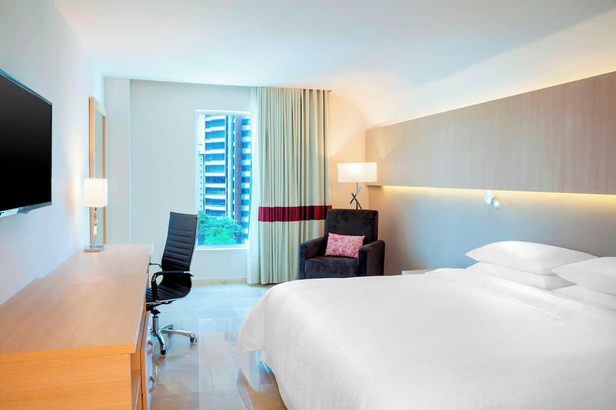 Kamar Tradisional, 1 Tempat Tidur King | Seprai premium, minibar, brankas, dan meja kerja