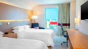 Quarto tradicional, 2 camas de casal | Roupas de cama premium, frigobar, cofres nos quartos, escrivaninha