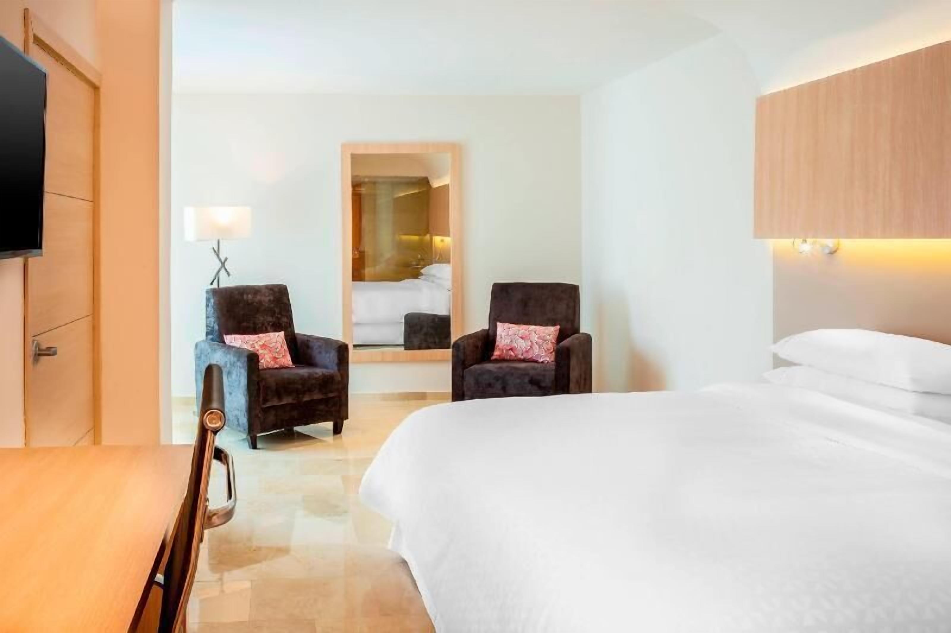 Ropa de cama de alta calidad y minibar 