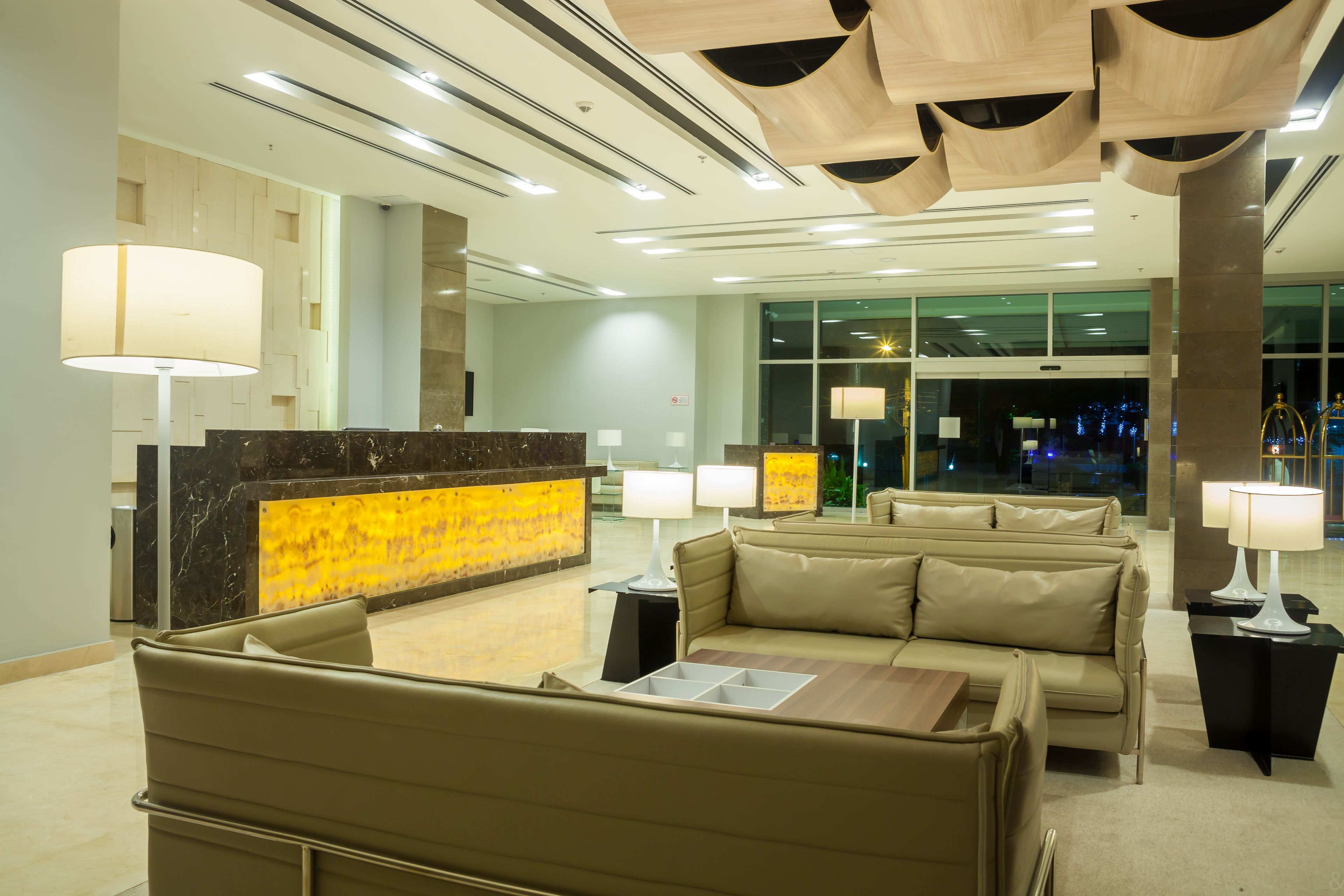 Lobby-lounge