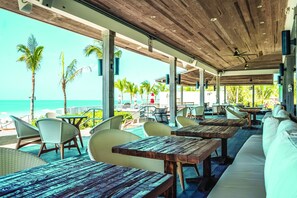 5 restaurantes; se sirven desayunos 