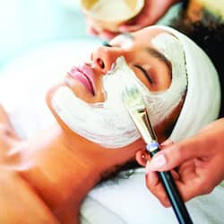 Lichaamsbehandelingen, gezichtsbehandelingen, manicures en pedicures