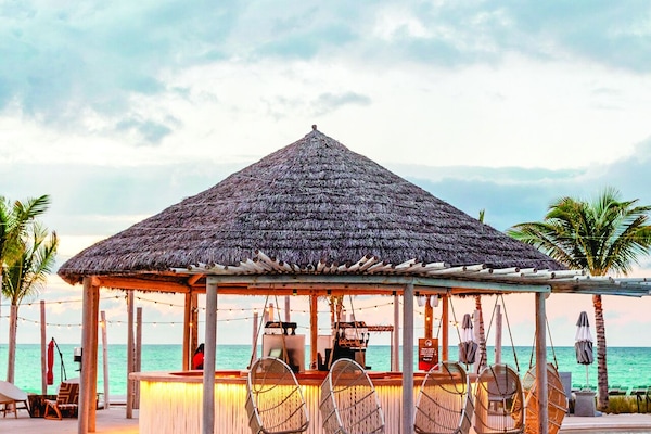 3 outdoor pools, pool umbrellas, sun loungers