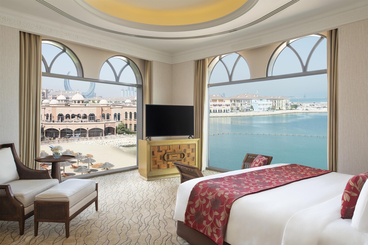 Ropa de cama de alta calidad y minibar 