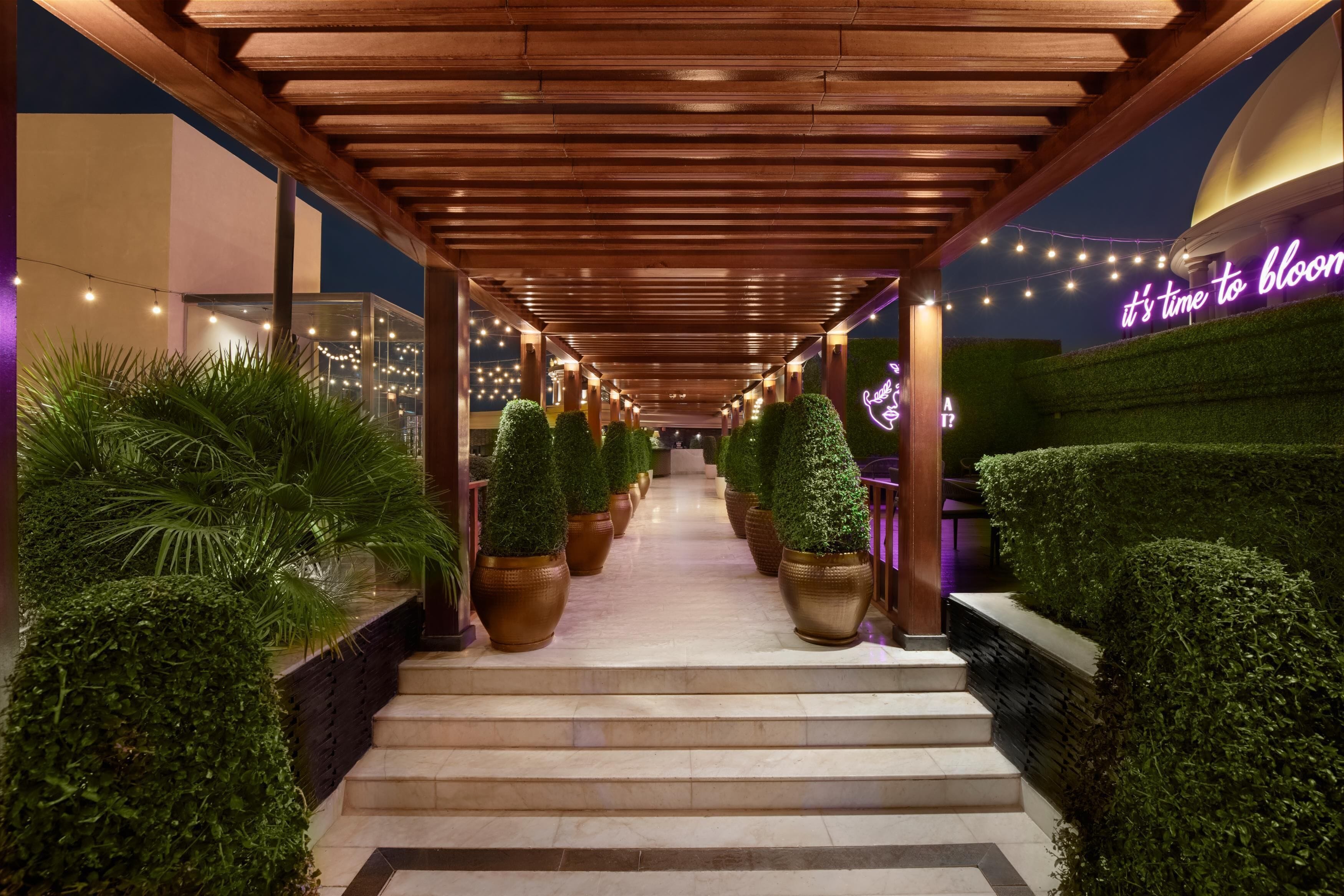 7 restaurants, breakfast, lunch, dinner served; middle eastern cuisine