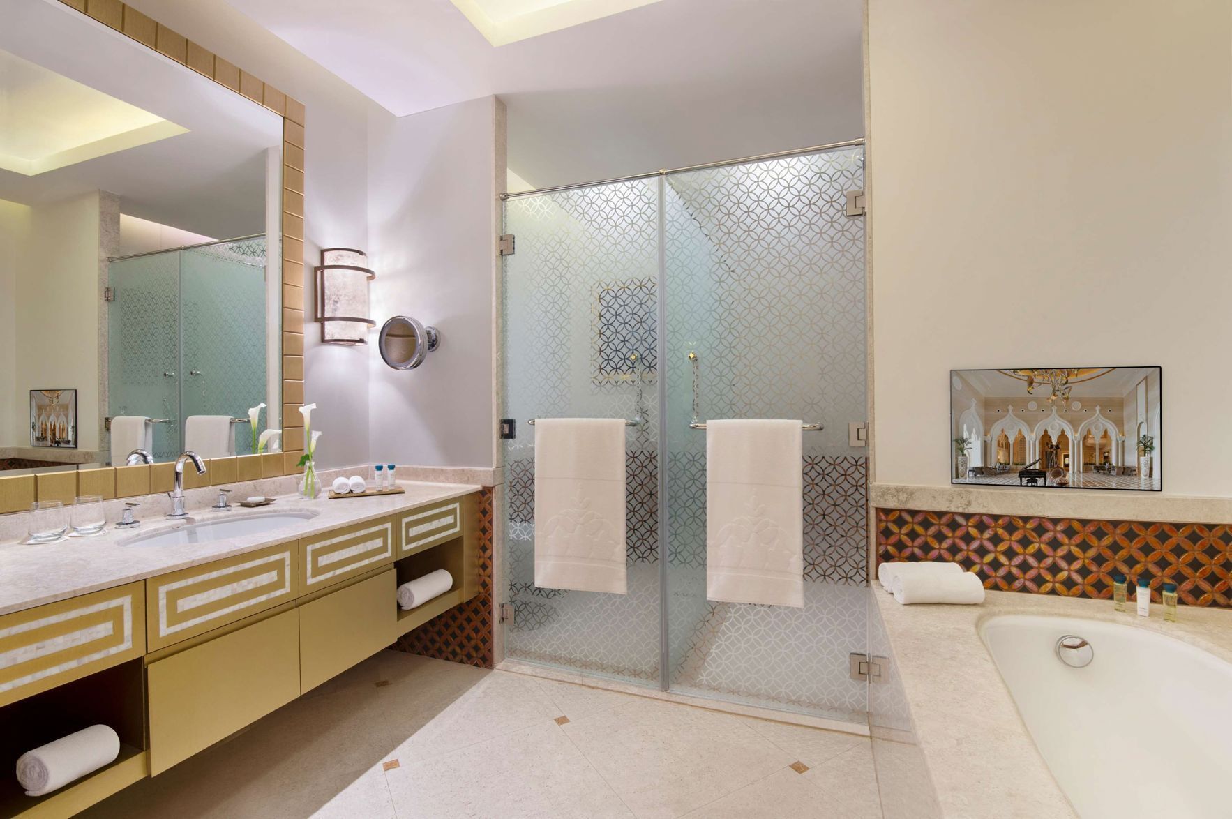 Bathroom | Separate tub and shower, rainfall showerhead, eco-friendly toiletries