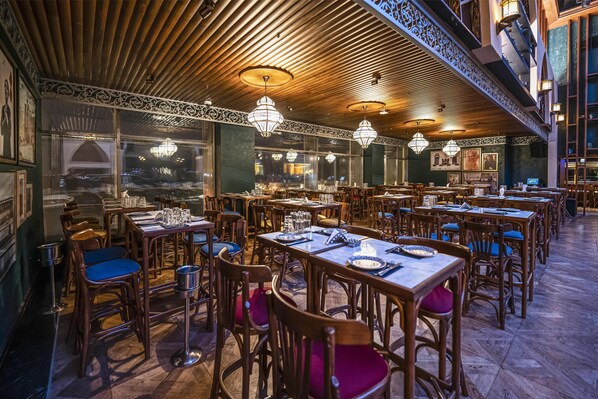 7 Restaurants, Frühstück, Mittagessen, Küche des Mittleren Ostens