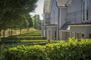 Front of property - Wolseley Holiday Lodges (Tullow)