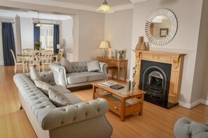 Huis, 4 slaapkamers | Privékeuken | Een koelkast, een microgolfoven, een kookplaat, een vaatwasser