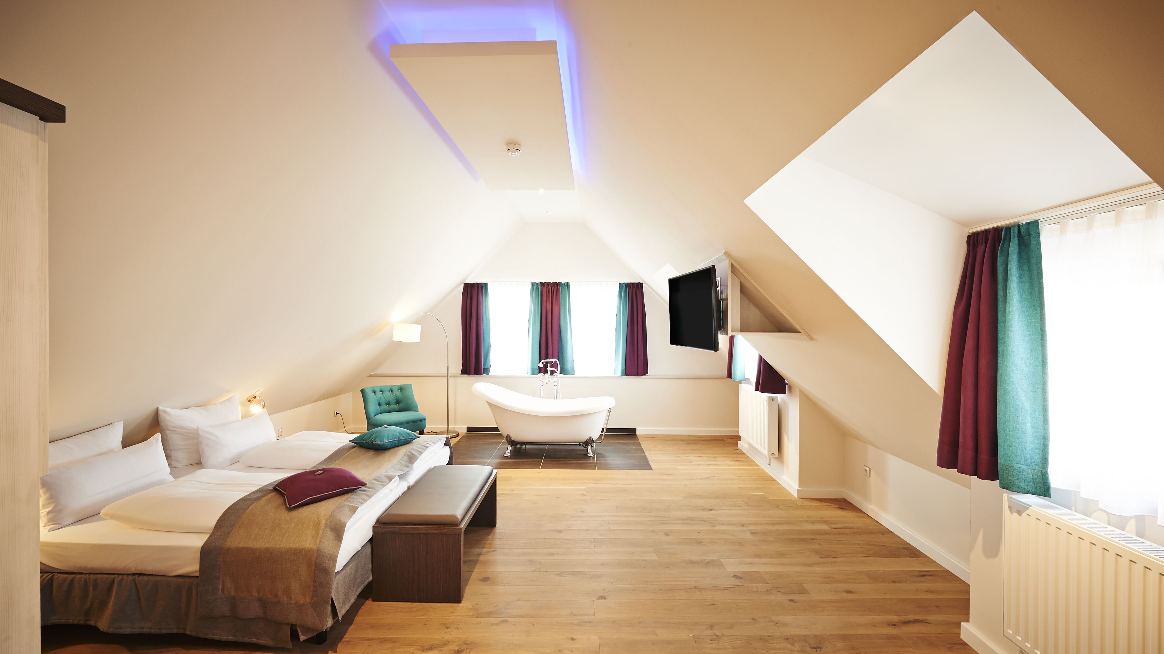 suite | minibar, in-room safe, desk, laptop workspace