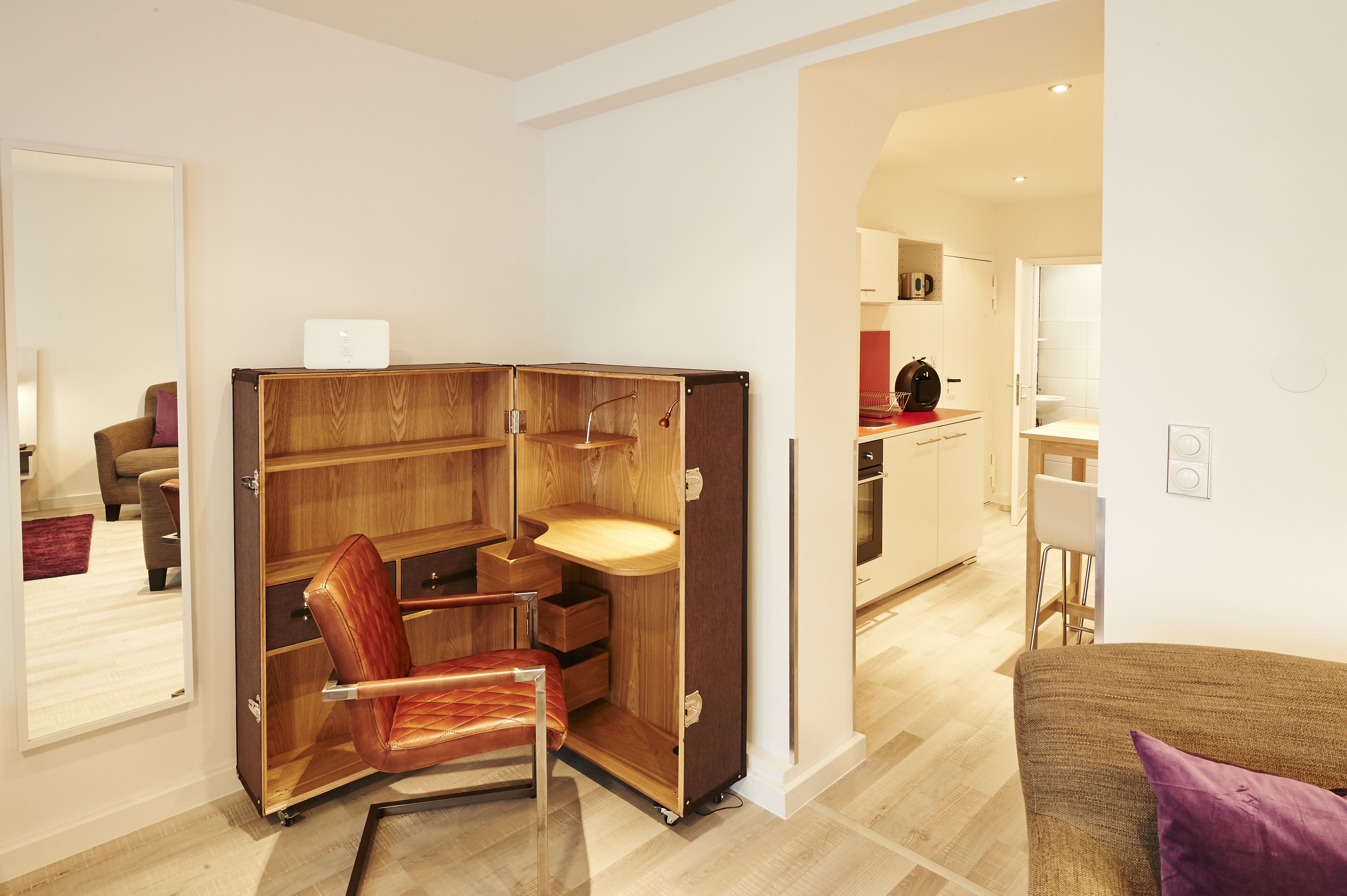 apartment | minibar, in-room safe, desk, laptop workspace