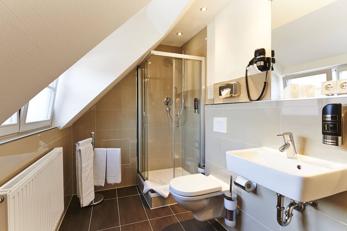 suite | bathroom | shower, free toiletries, hair dryer, slippers