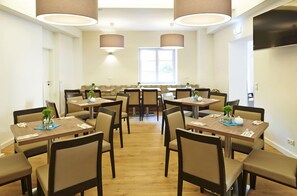 Daily buffet breakfast (EUR 16.5 per person)