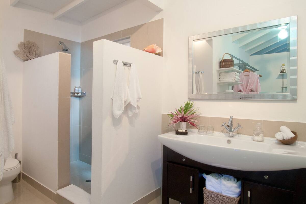 estate cottage | bathroom | towels