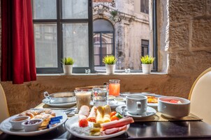 Free daily buffet breakfast