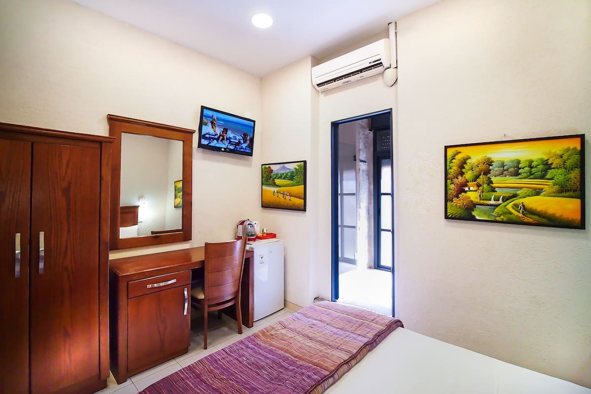 In-room safe, desk, iron/ironing board, free WiFi