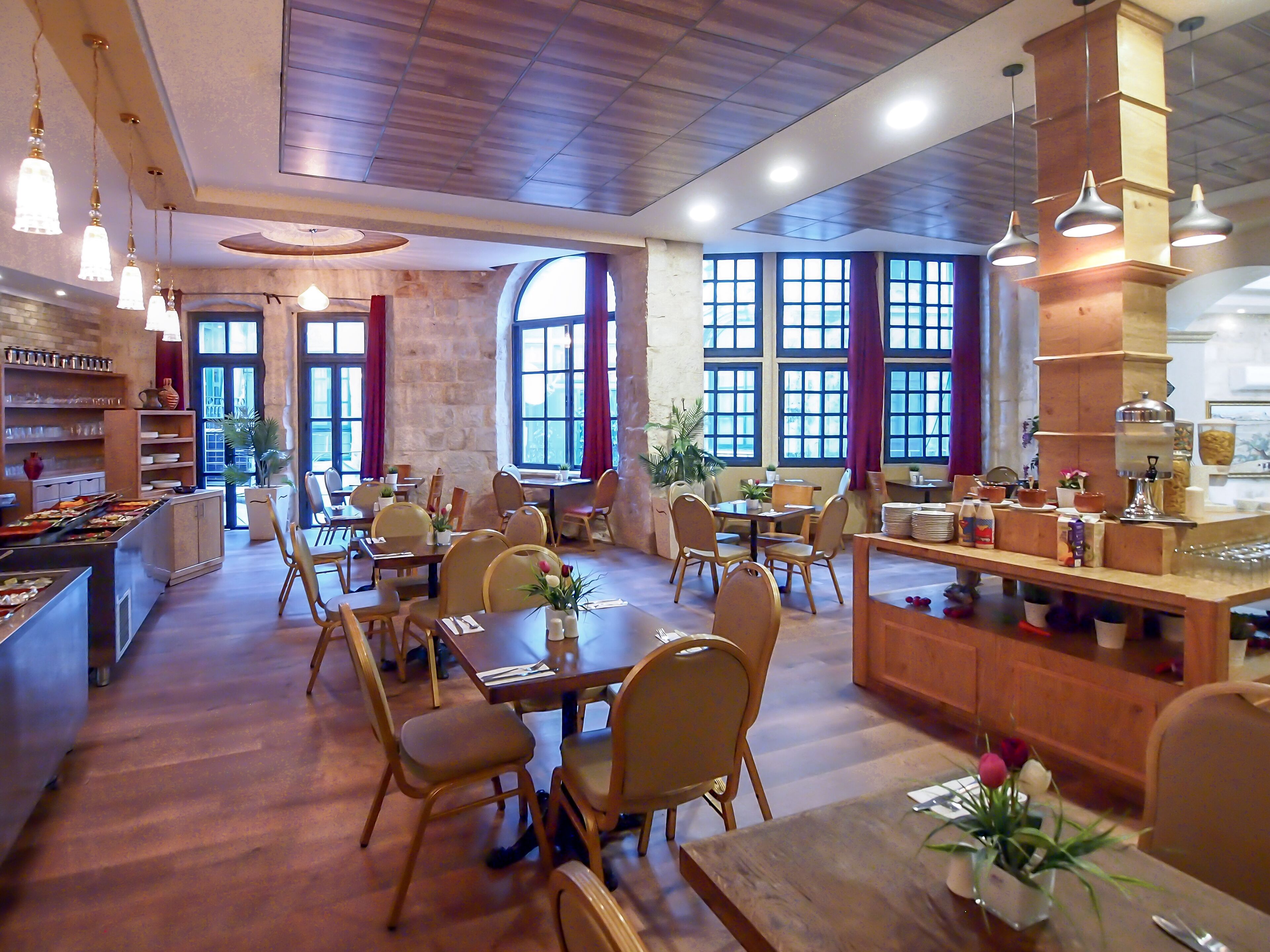 breakfast, lunch and dinner served