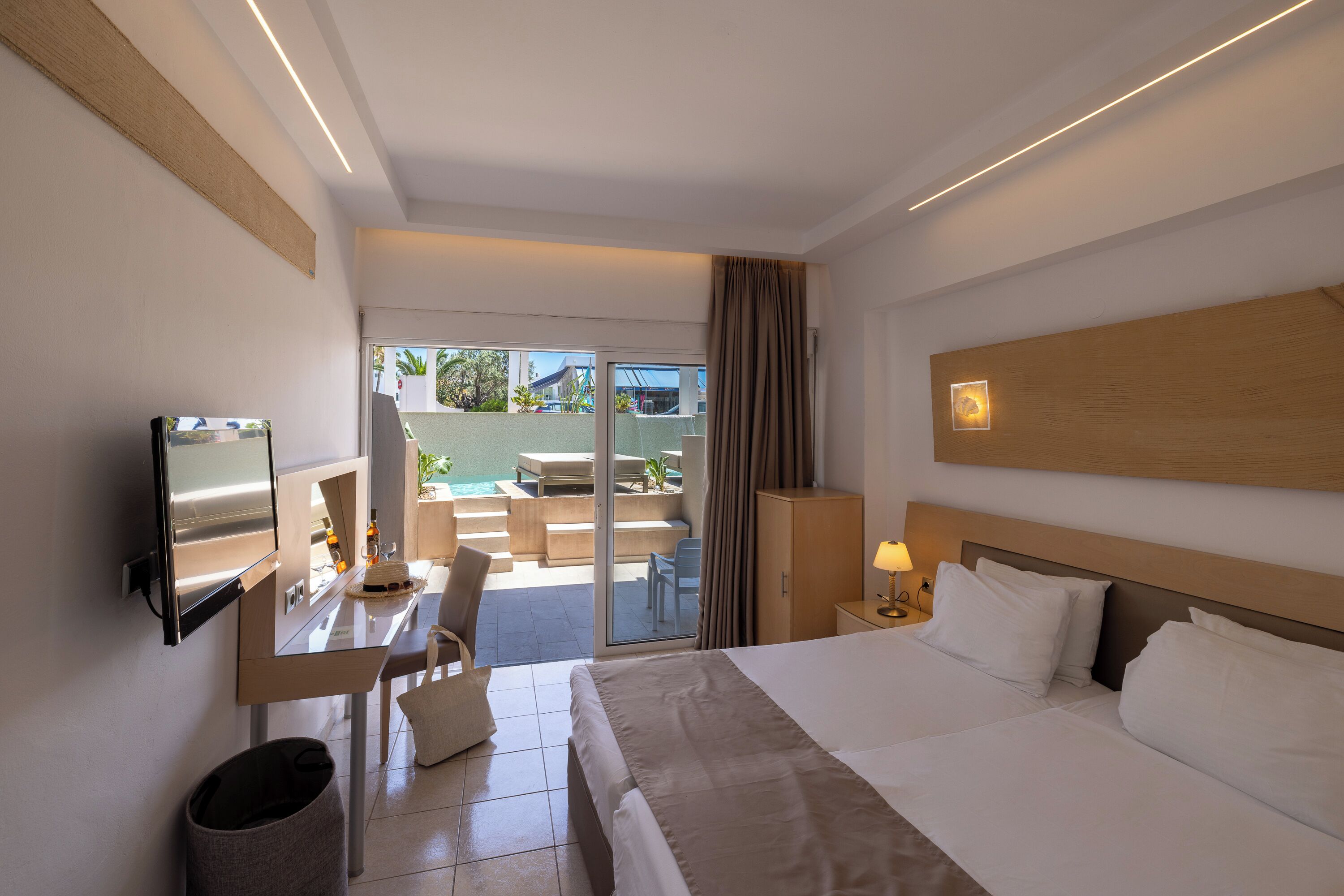 Premium bedding, free minibar, in-room safe, soundproofing