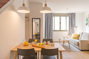 Dúplex, 1 habitación, Terraza | Comedor