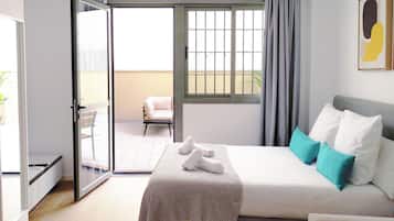 Studio, terrasse | Strykejern/-brett, wi-fi (inkludert) og sengetøy