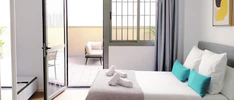 Studio, terras | Een strijkplank/strijkijzer, gratis wifi, beddengoed