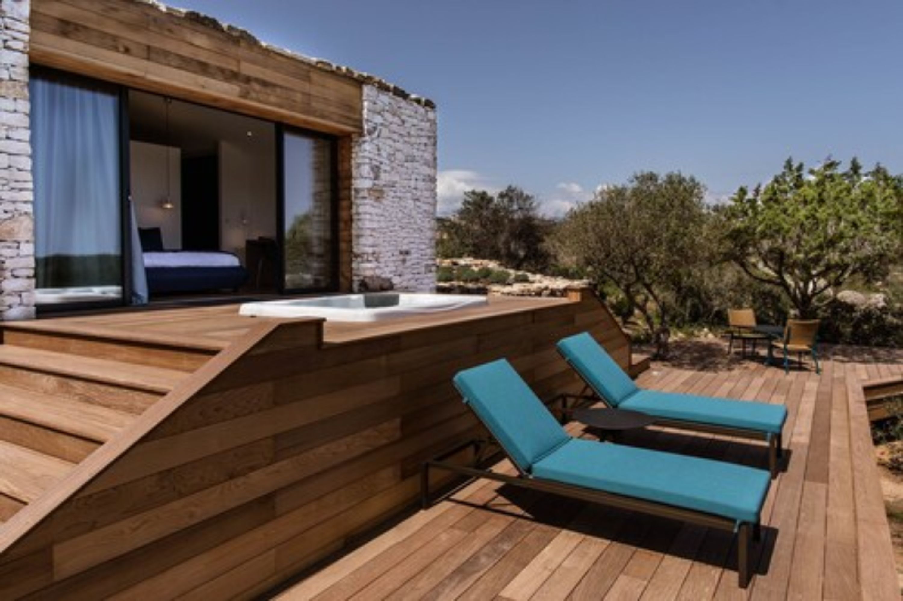 suite, hot tub | minibar, in-room safe, desk, soundproofing