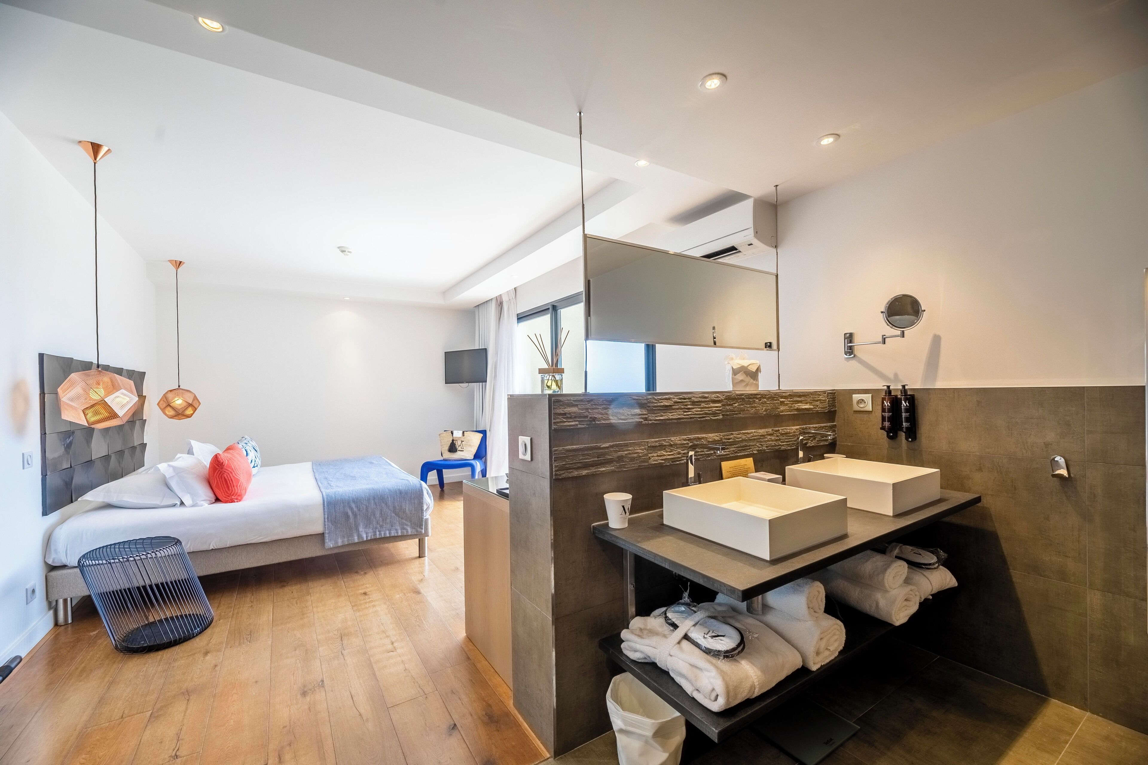 superior room | bathroom | shower, free toiletries, hair dryer, slippers