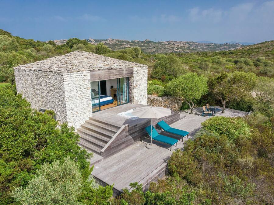 Suite, Hot Tub | Minibar, in-room safe, desk, soundproofing