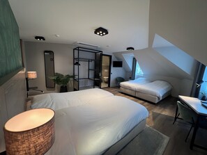 Quadruple Room | Desk, soundproofing, cribs/infant beds, free WiFi - Het Wapen van Harmelen (Harmelen)