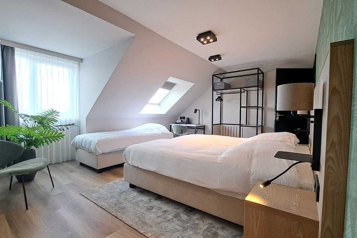 triple room | desk, soundproofing, cots/infant beds, free wifi