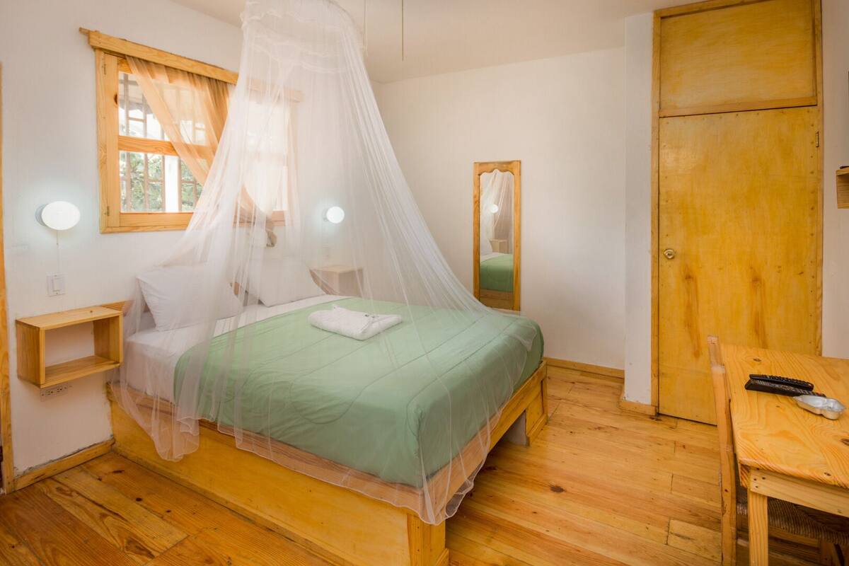 Desk, rollaway beds (surcharge), WiFi (free)