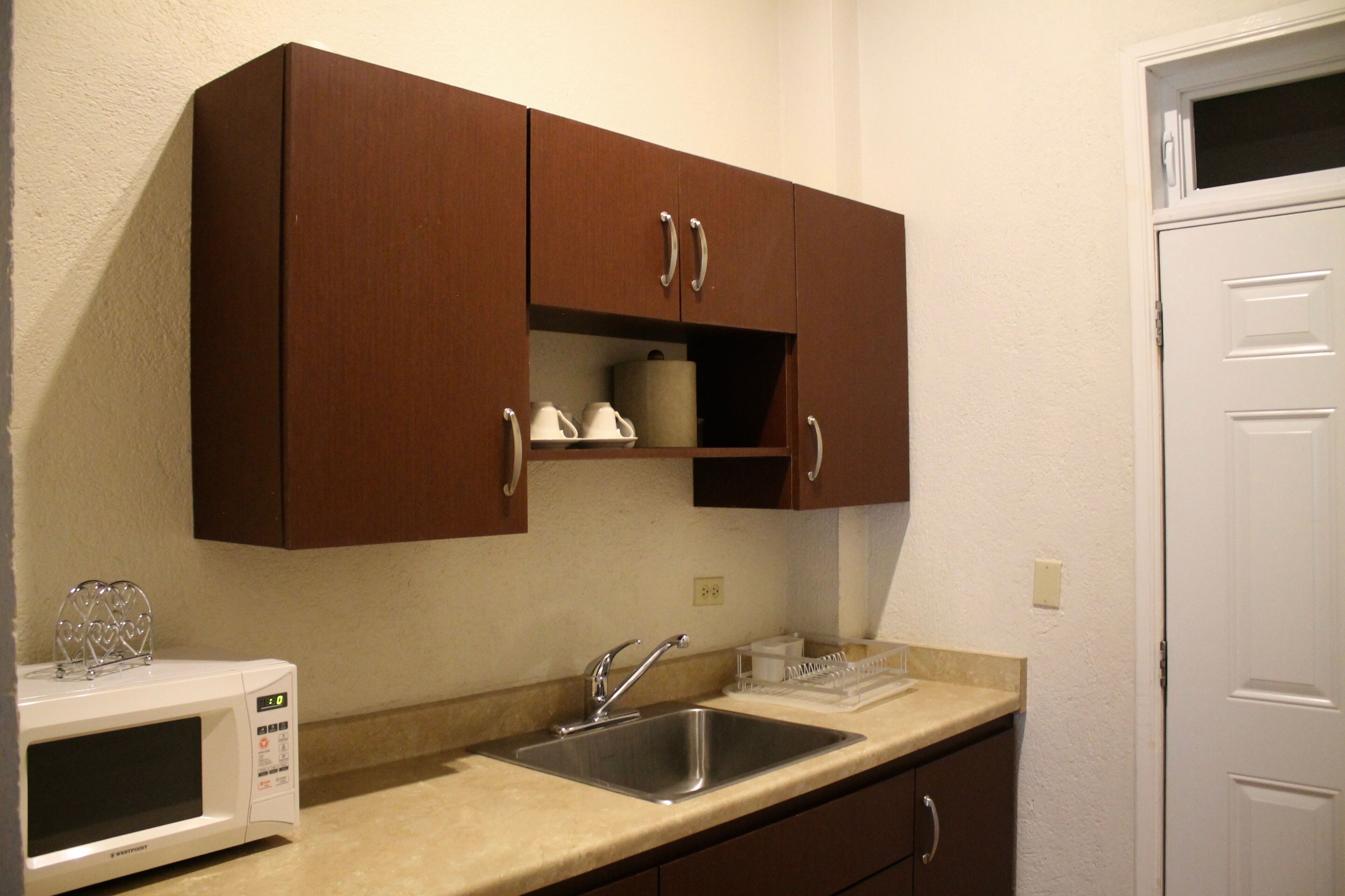 junior suite, kitchenette | private kitchenette | paper towels