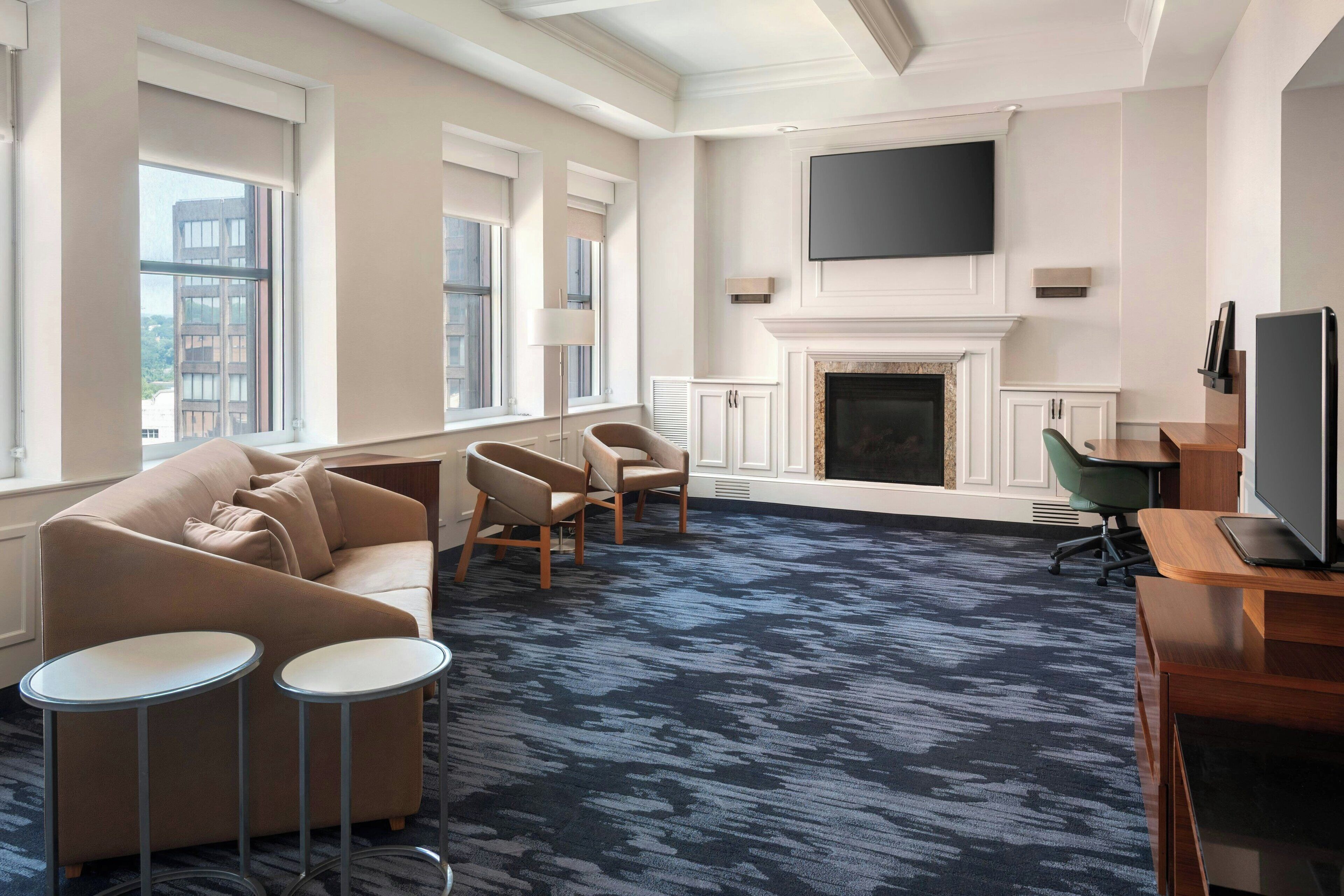 Caja de seguridad en la habitación y escritorio 