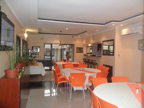 Frukost (ZAR 90 per person)