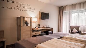 Comfort Double Room | Hypo-allergenic bedding, desk, free cribs/infant beds, free WiFi