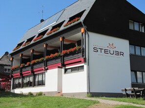 Front of property - Hotel Steuer (Allenbach)