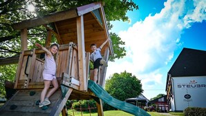 Área de juegos infantiles al aire libre