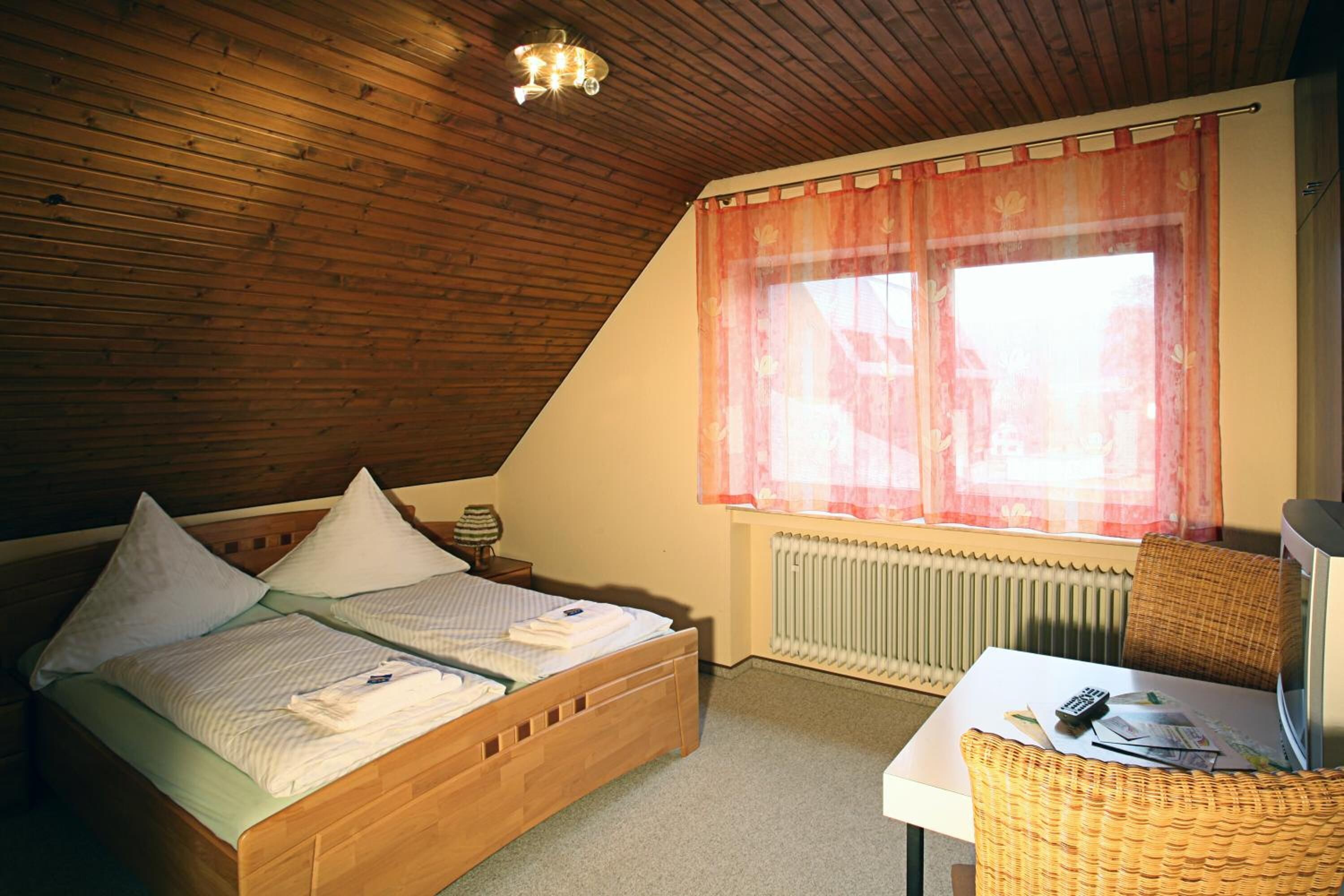 hypo-allergenic bedding, desk, free cots/infant beds, free wifi