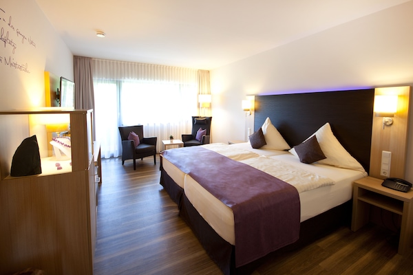 Comfort Double Room | Hypo-allergenic bedding, desk, free cribs/infant beds, free WiFi