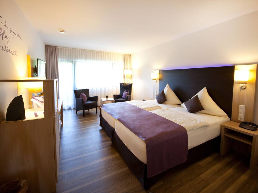 Comfort Double Room | Peralatan tempat tidur hipoalergenik, meja, katil bayi/kot (percuma)