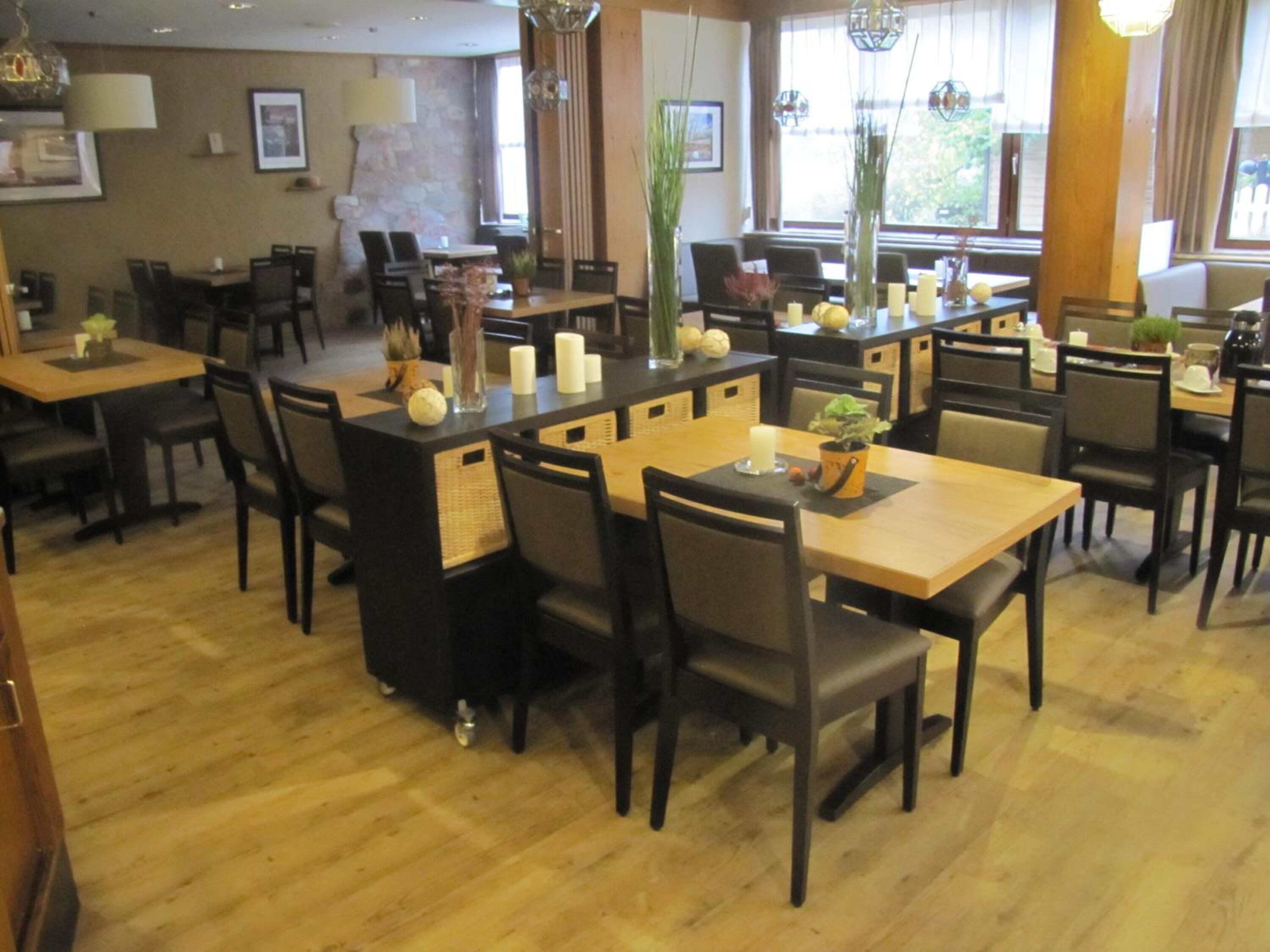 Frühstück, Mittagessen, Abendessen, lokale Küche, Speisen im Freien 