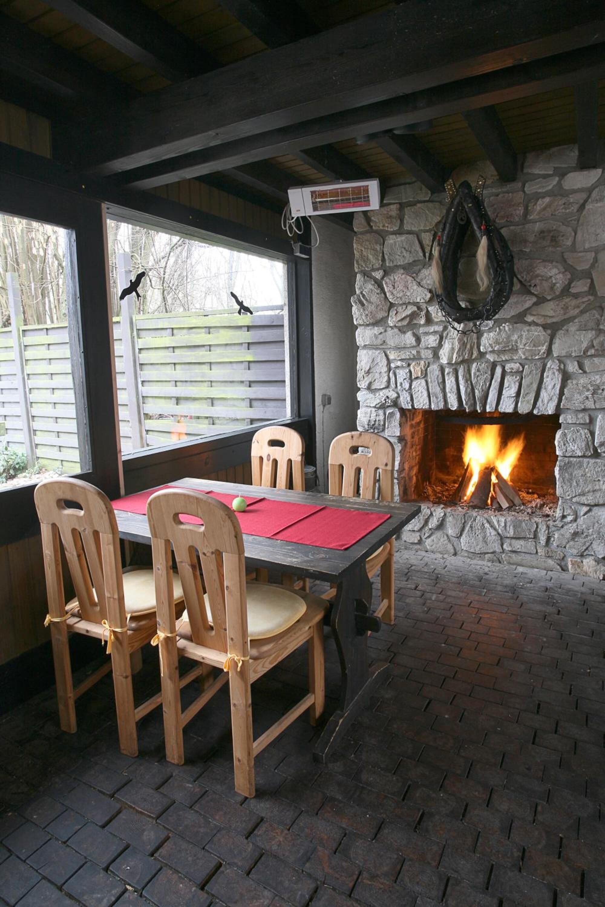 breakfast, lunch, dinner served; local cuisine, al fresco dining