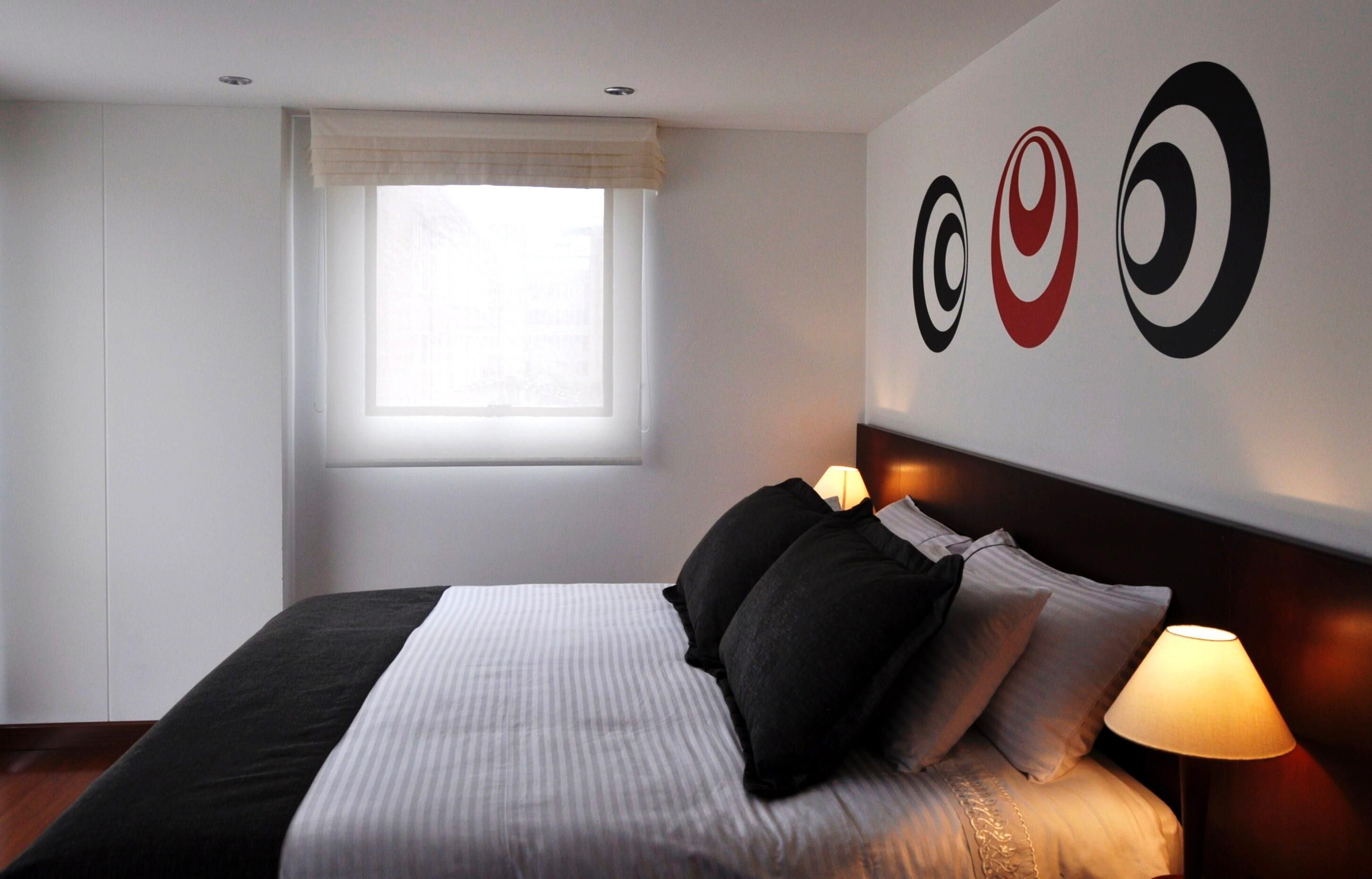 Premium bedding, in-room safe, iron/ironing board, cribs (free)