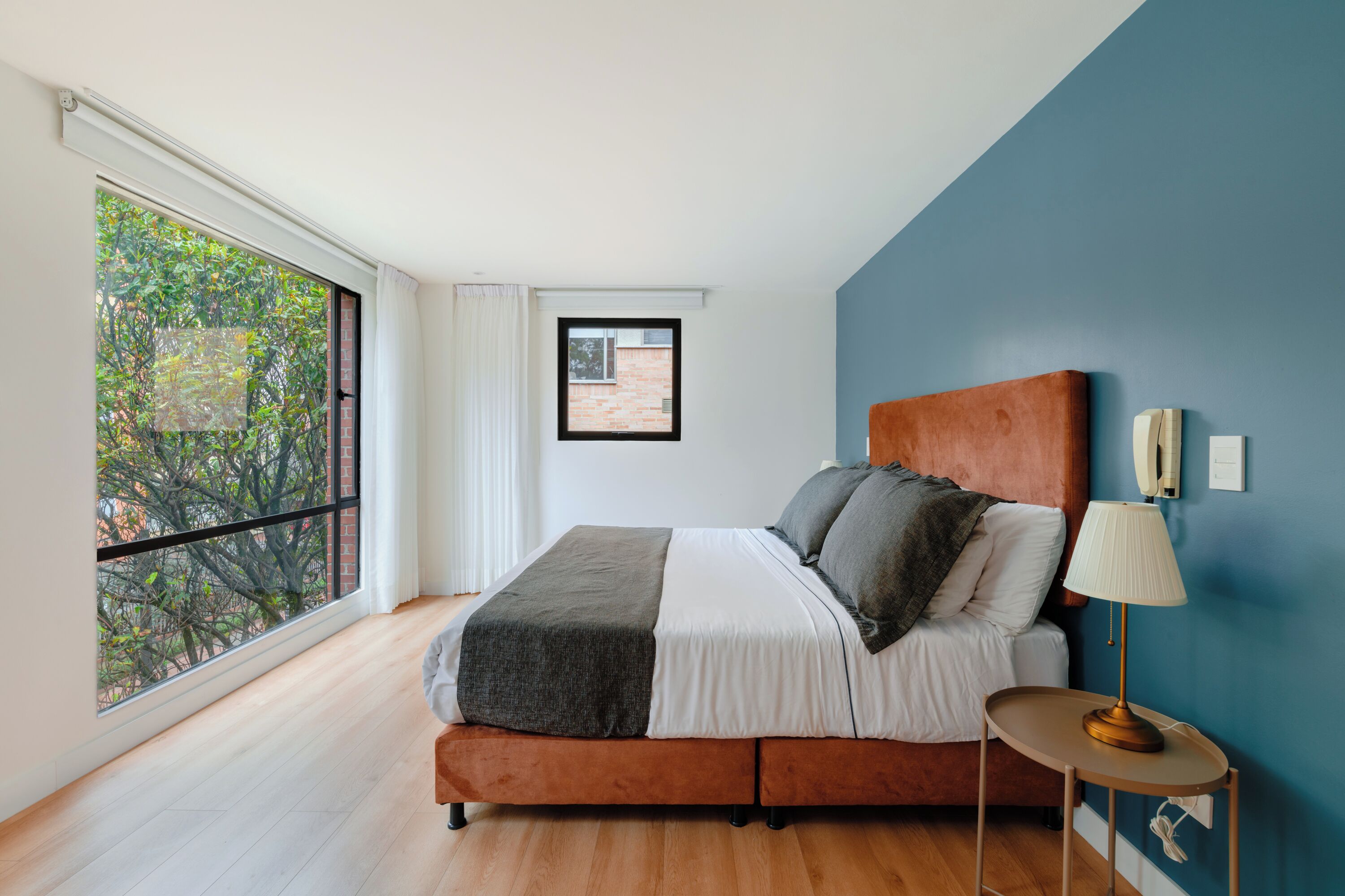 Premium bedding, in-room safe, iron/ironing board