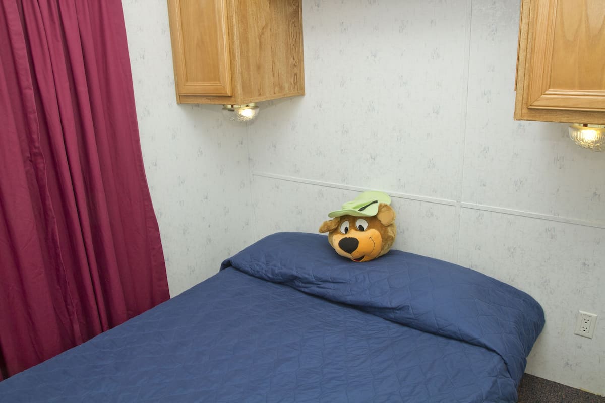 Lodge-6 Person 2 Bedroom with bathroom (not a hotel) | Free WiFi